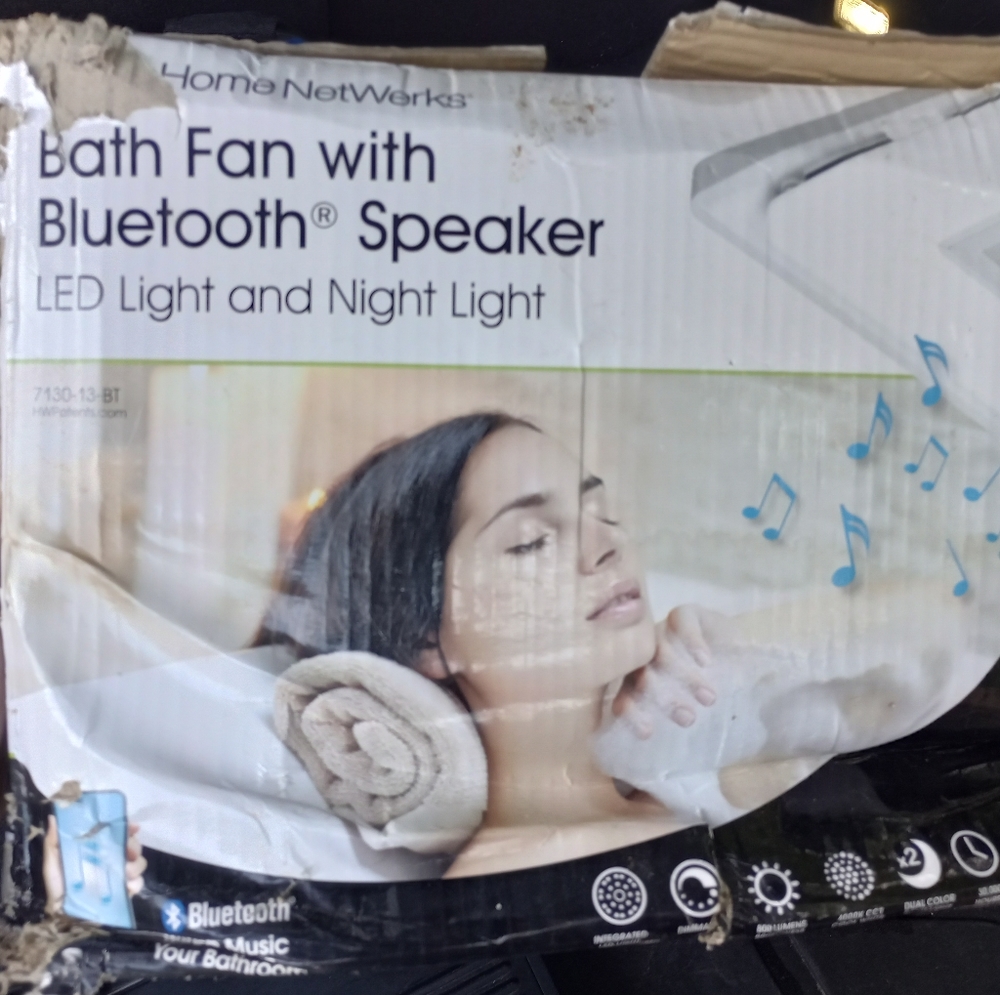 LED light fixture with built in Bluetooth speaker